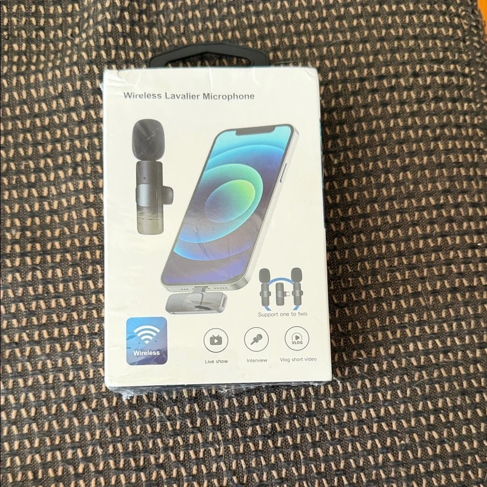 Wireless Lavalier Microphone for Smartphones - Gray